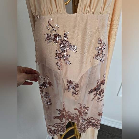 Elegant Beige Floral Midi Dress - Picture 13 of 13